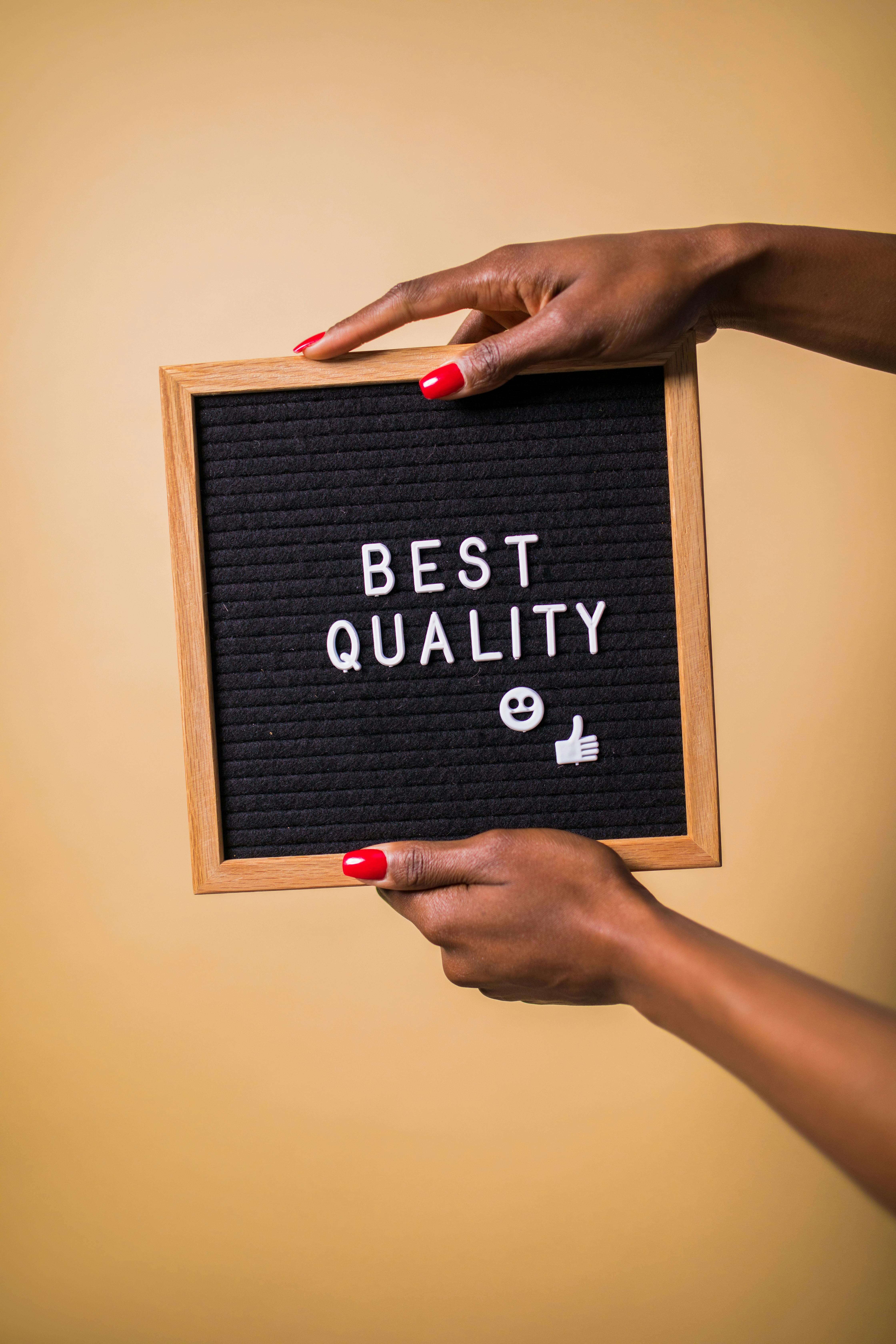 Mot illustrant l’importance des avis clients dans le Generative Engine Optimization (GEO) et la visibilité des établissements dans les réponses d’intelligence artificielle.
